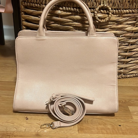 Medium size light pink GUESS purse. - Picture 3 of 3